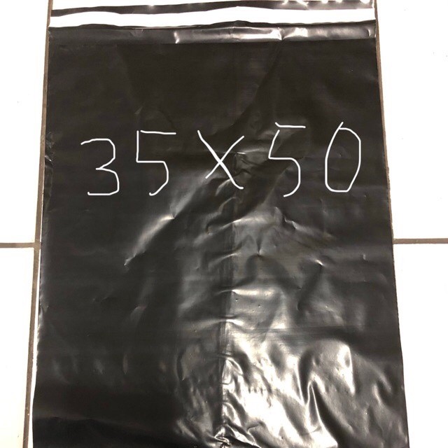 

Polymailer hitam glossy uk 35x50 ( 100 lembar )