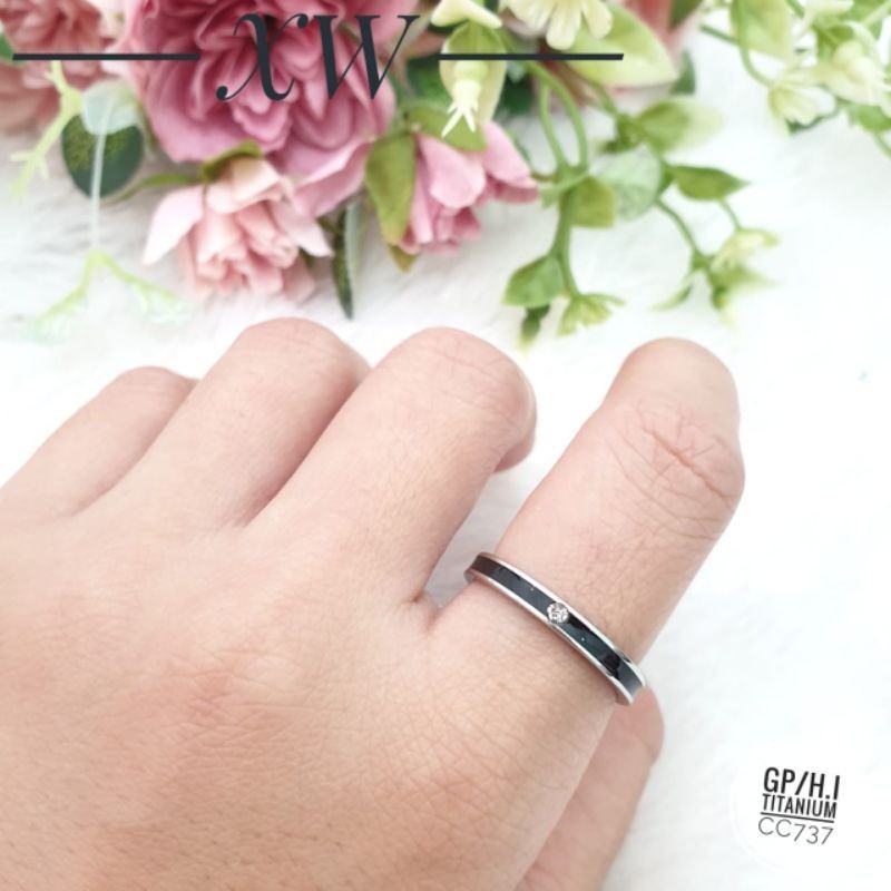 4s Grosir Solo || Cincin Couple Titanium Anti Karat Aksen Berlian Imitasi untuk Pria & Wanita warna 