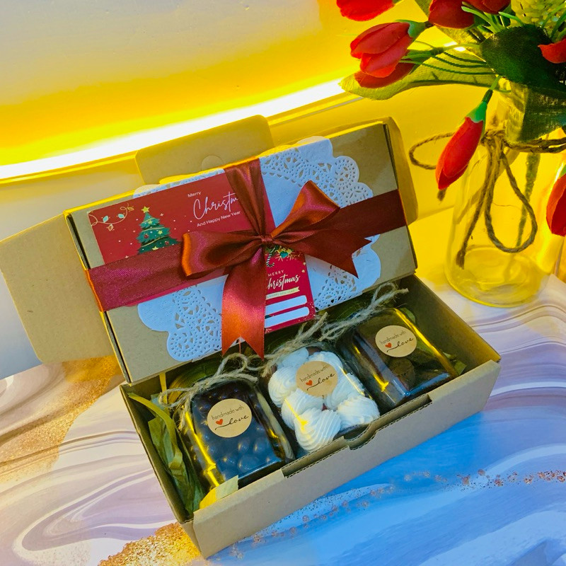 

HAMPERS KUE MINIMALIS KEMASAN JAR/gift natal/ ramadhan/IMLEK/giftbox/kado ulang tahun/graduation /New Product 2025
