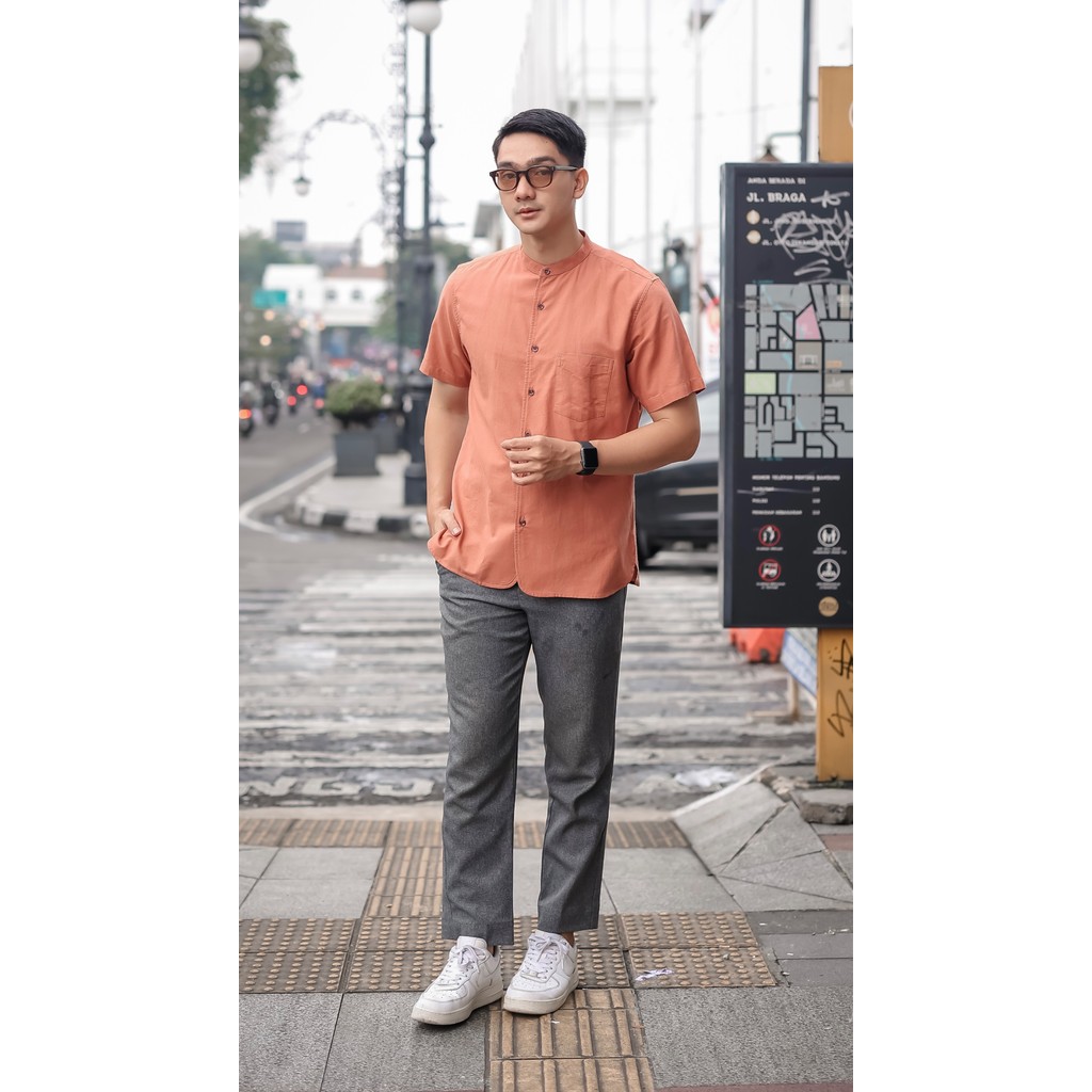 Barilie - KAREEM TERRACOTA Kemeja Polos Pria Slimfit