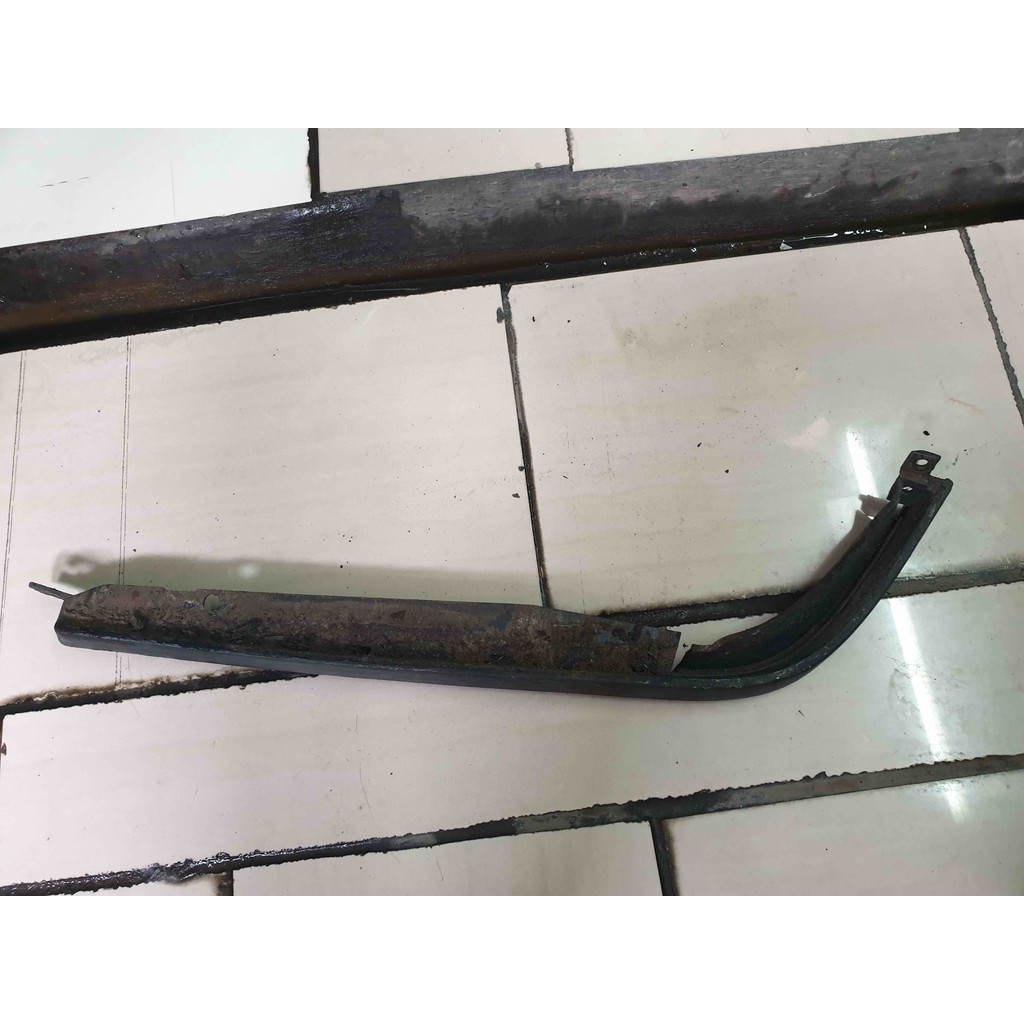 list bawah lampu depan kanan Mercy Mercedes W202 C180