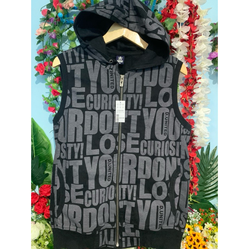 ROMPI / VEST DESIGN UNITED