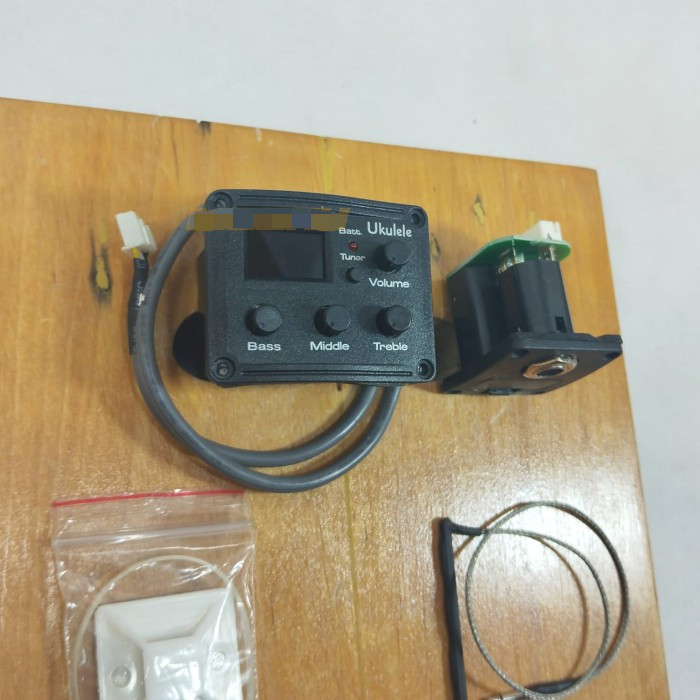 Ukulele Uke Piezo Pickup Preamp 3-Band / Pickup Ukulele