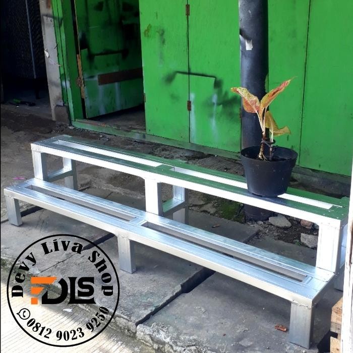 Rak pot tanaman baja ringan susun 2 model anak tangga