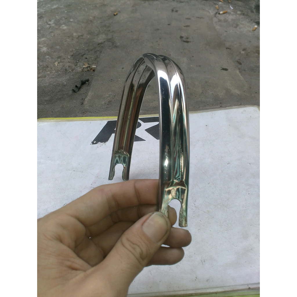 band bando klem clamp legshield leg shield sayap sebeng tebeng tengah honda C50 C70 C90 C700 C800 su