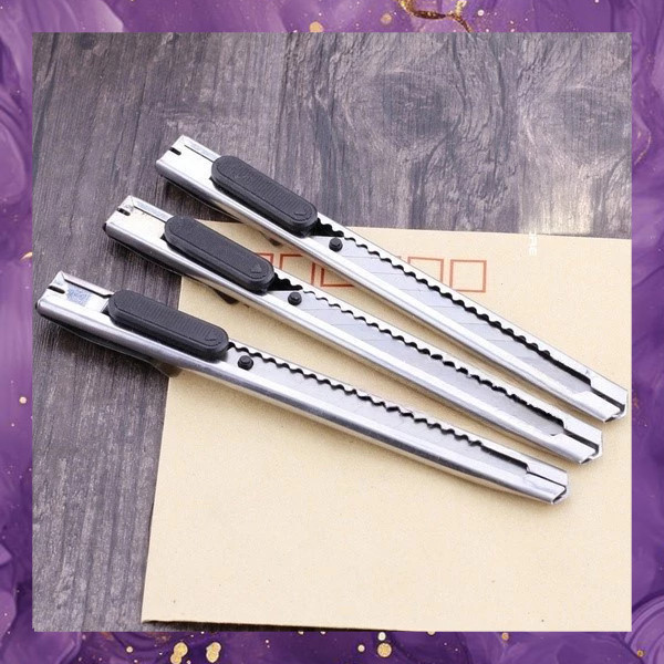 

(SBA) Cutter STAINLESS STEEL KECIL Alat Potong Kertas Pisau Pemotong Alat Tulis Kantor Kater Gunting Paket BG5442B0