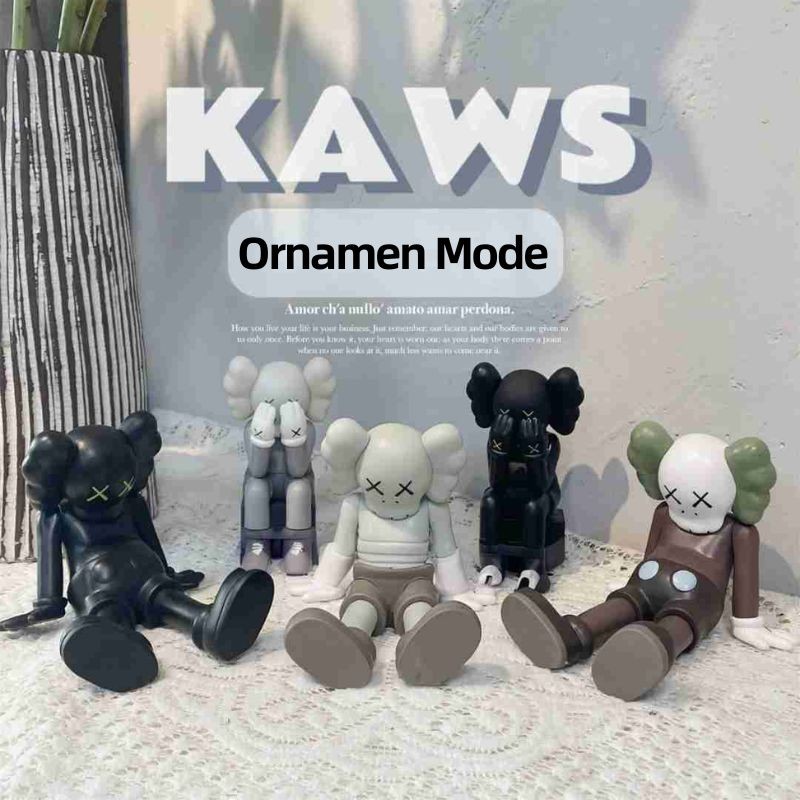 READY Kaws Boneka Model Model Boneka Tangan Ornamen Boneka Kaws Desktop Aksesoris Dashboard Mobil