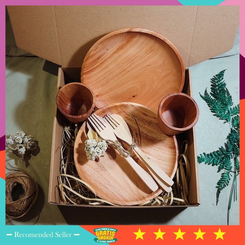 

Kado Hampers Lebaran Kekinian Unik VIral Murah / Hampers Gift Box - Wooden Couple Set by Sweetie Seasons | Hampers Pernikahan | Kado Wedding Lamaran