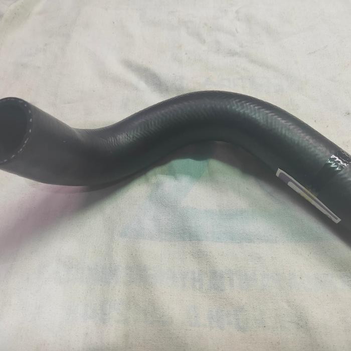 selang radiator atas daihatsu winner classy G102