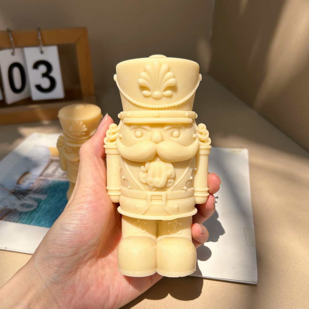 

3D Nutcracker Soldier Statue Silicone Mold Bearded General Candle Mold DIY Aromatherapy Candlestone Soap Resin Mold Home Decorat
