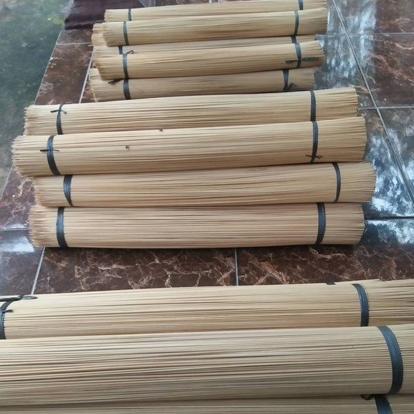 READY RUJI SANGKAR KANDANG JERUJI BAMBU 1 IKAT ISI +- 100 BATANG WARNA PUTIH POLOS DAN HITAM SANGKAR