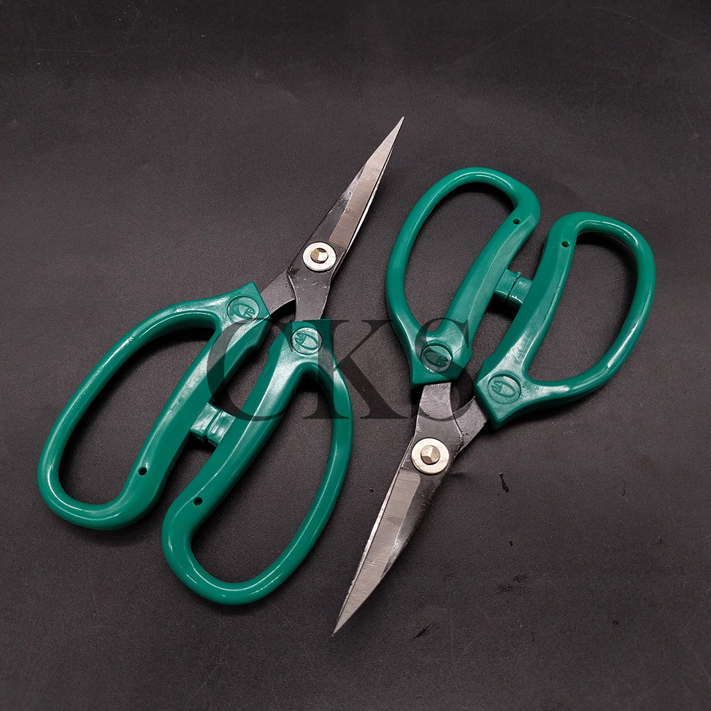 

Gunting Potong Bahan Unjung Lengkung S209 / Gunting Kodok Bordir S209