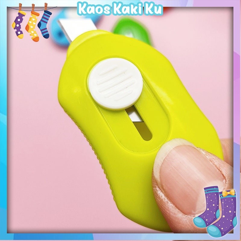 

Cutter Mini Portable Pisau Pemotong Kertas Cutter Sekolah 793
