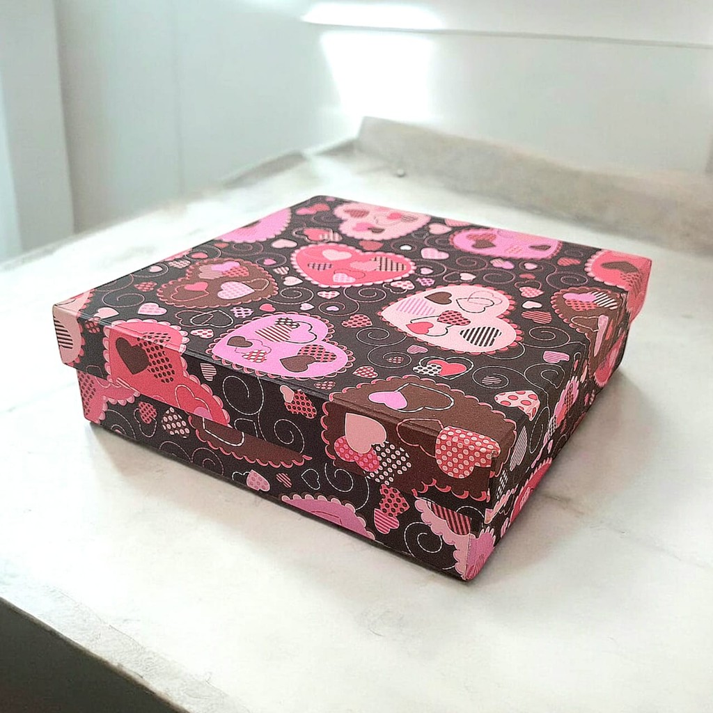 

Box Kotak Kado Motif Tanggung