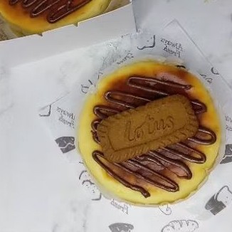

Mini Burnt Cheesecake Diameter 12cm