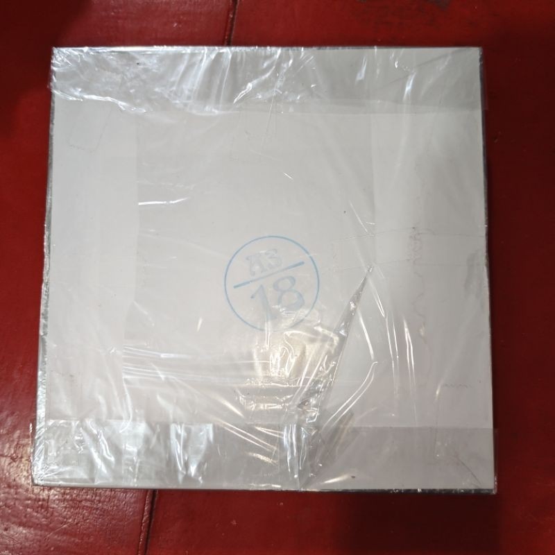 

alas kotak kue tar silver A3/18 uk. 18x18, 1pack isi 12pcs
