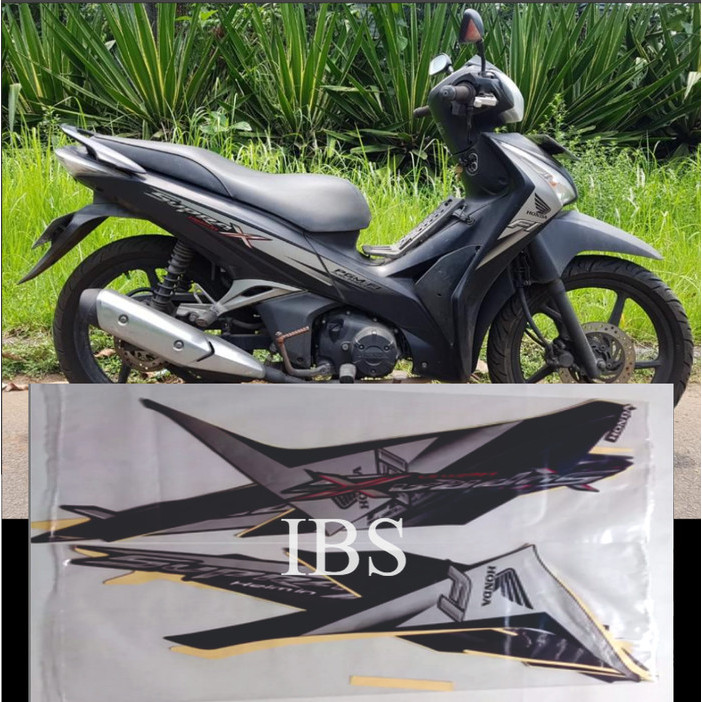 STRIPING SUPRA X 125 FI HELM IN 2013 STANDAR HITAM SILVER HONDA POLET STIKER