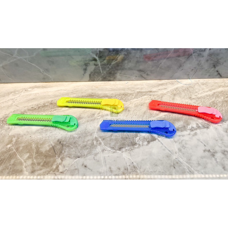 

Pisau Cutter Tajam Plastik Warna Warni Murah