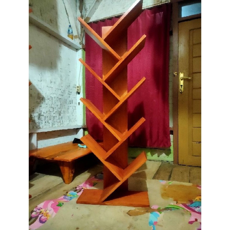 Rak buku tipe pohon Batak