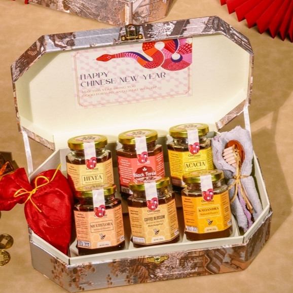 

JIA Hampers Imlek 2025 CNY Gift Set Kado Tahun Baru Madu Bumbu Sambal Selai by Chef Ivan