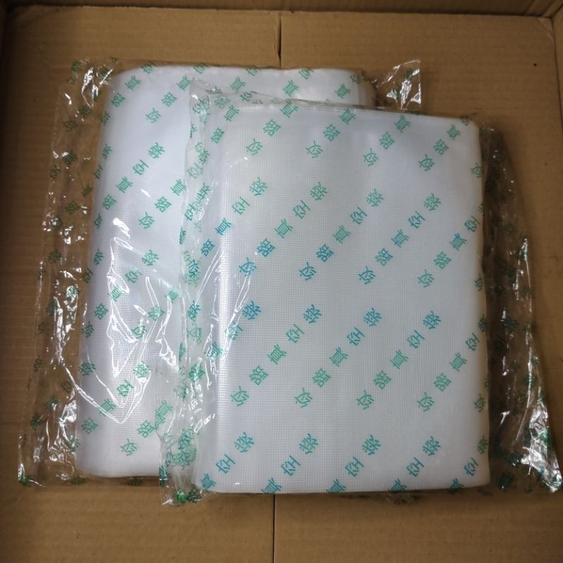 

plastik vacum embos 2 ukuran 20x25 dan 20x30 / lembar