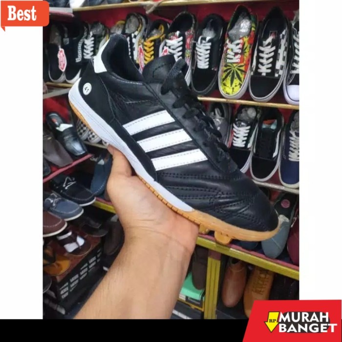 rekomendasi sepatu futsal Sepatu Futsal Kulit . - Hitam, 38