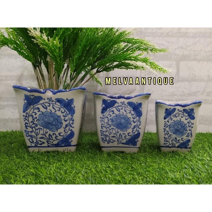 Pot Keramik Biru Putih segi 4/Pot Kotak ukuran 20,15,10 cm