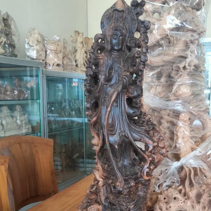 PATUNG DEWI KWAN IM - KAYU GAHARU BUAYA - GAHARU