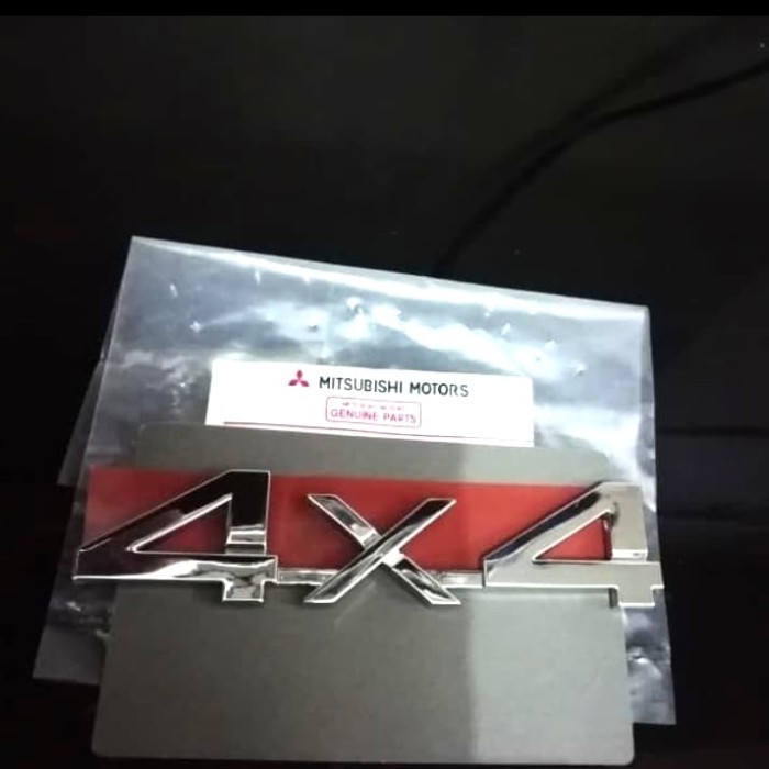 emblem 4x4 mitsubishi pajero triton