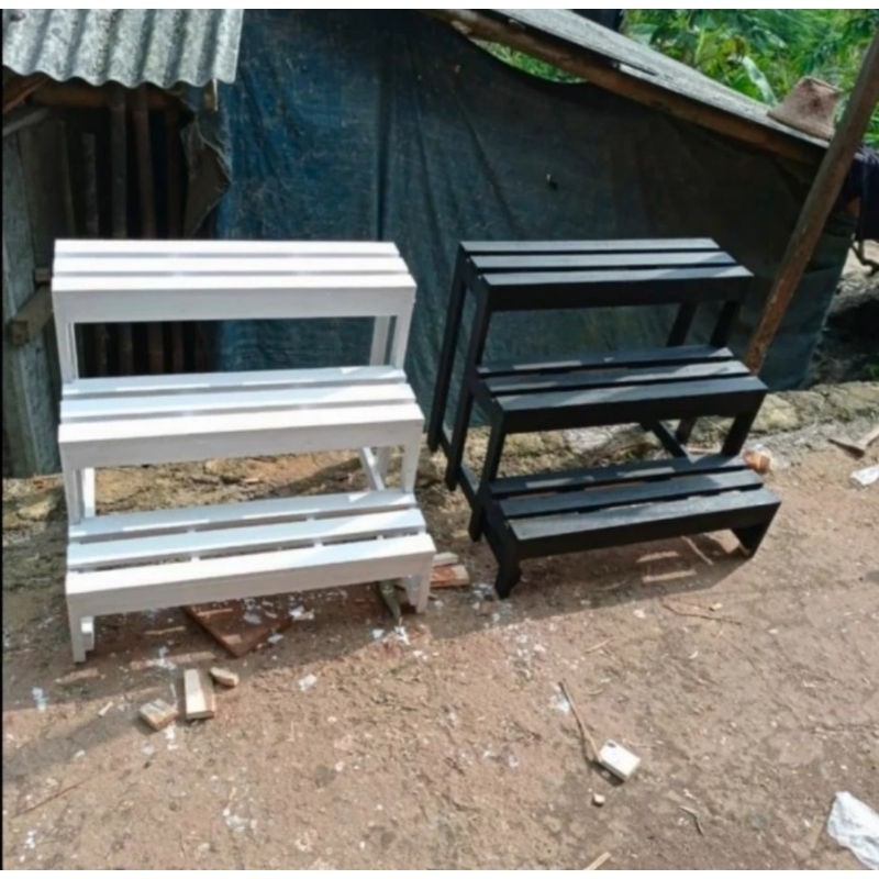 Rak tanaman cantik tiga susun bahan kayu bisa outdoor/indoor