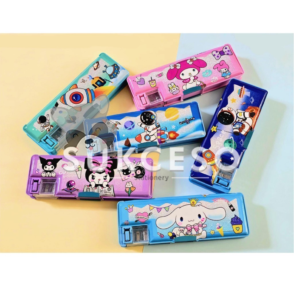 

Fancy Tempat Pensil Magnet Motif Sanrio Astronot W-86 Pencil Hard Case Kotak Sedang