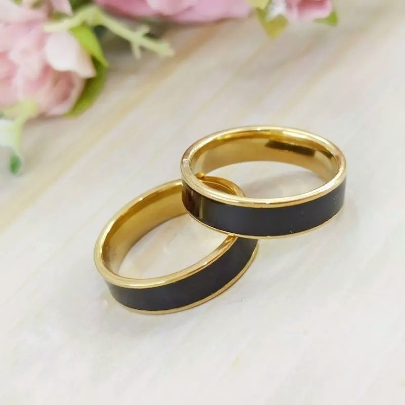 4s Grosir Solo || CINCIN TITANIUM HITAM LIST EMAS KUALITAS PREMIUM ANTI KARAT&LUNTUR COCOK UNTUK PRI