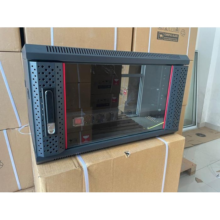 

wallmount rack 6u single door