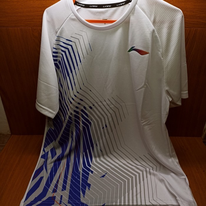 Kaos Badminton LINING ATSU795 (White & Navy) 100% ORIGINAL - White - XXL