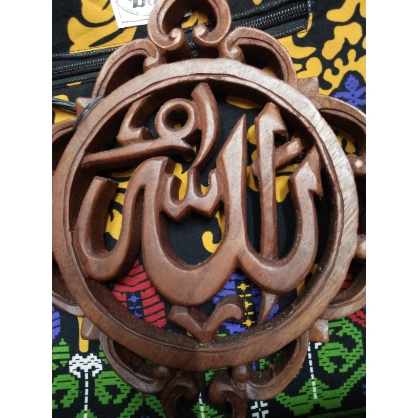 Pajangan kayu tulisan kaligrafi Allah