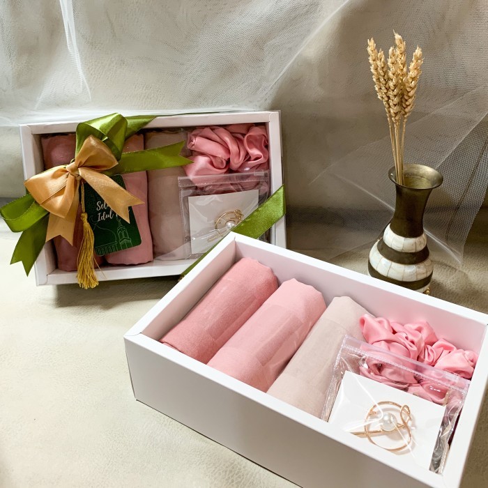 

Parcel LEbaran idul fitri souvenir hampers cantik murah / Hampers Lebaran Premium | Hampers Hijab Set with Box - Rose Gold