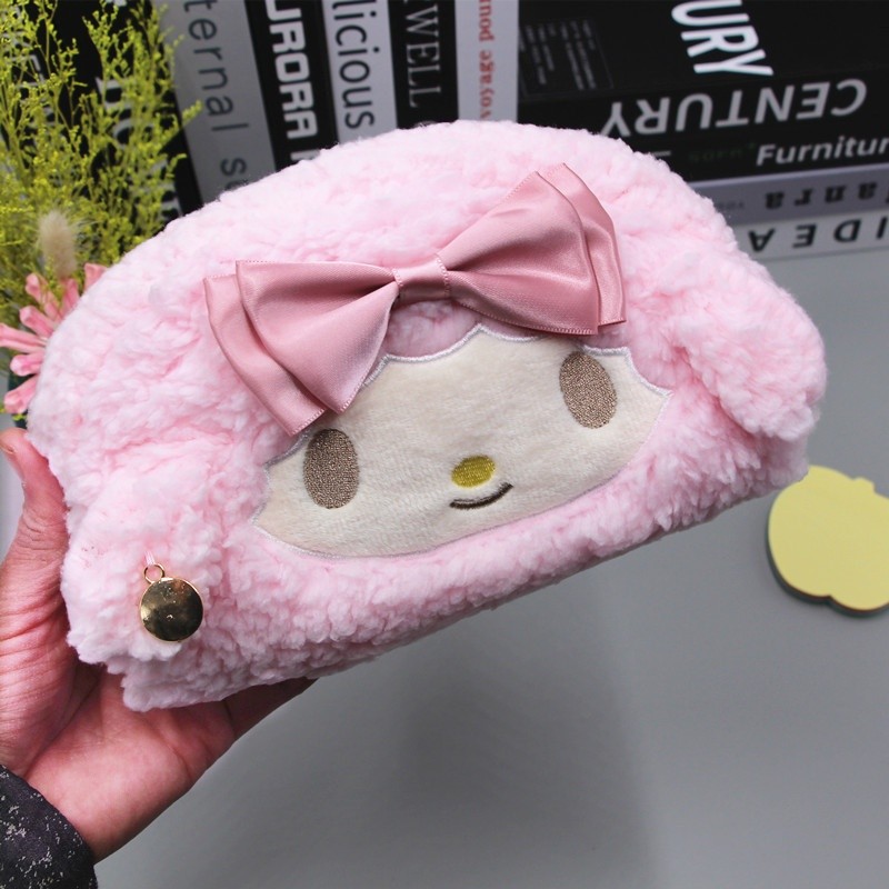 

PENSIL CASE SANRIO MELODY TEMPAT KOSMETIK PENSIL SERBAGUNA DOMPET MELODY PANJANG BULU POM2 LEMBUT
