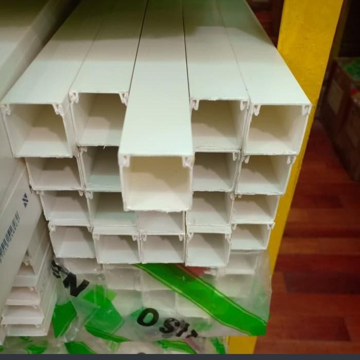 kabel duct / wiring duct / trunking / pelindung kabel 40 x 40 mm