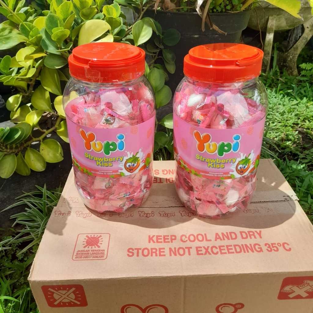 

2 Toples PERMEN YUPI STRAWBERRY KISS JAR 300GR YUPI TOPLES