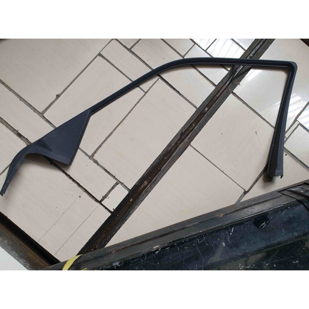 cover spion list tiang pintu dalam depan kiri Mercy Mercedes W202 C180