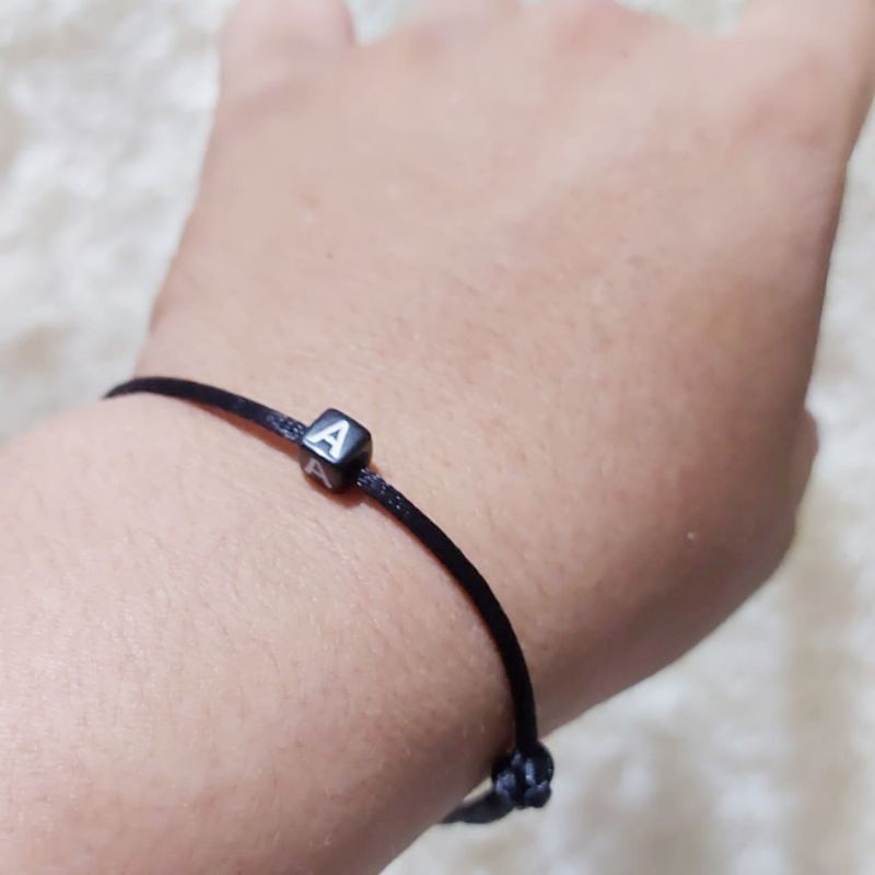 Gelang Tangan Hitam Inisial Huruf A-Z