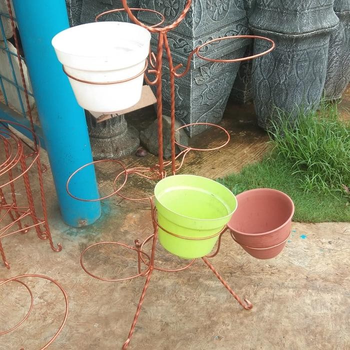 rak besi pot bunga 10 lubang, ukuran pot 17cm