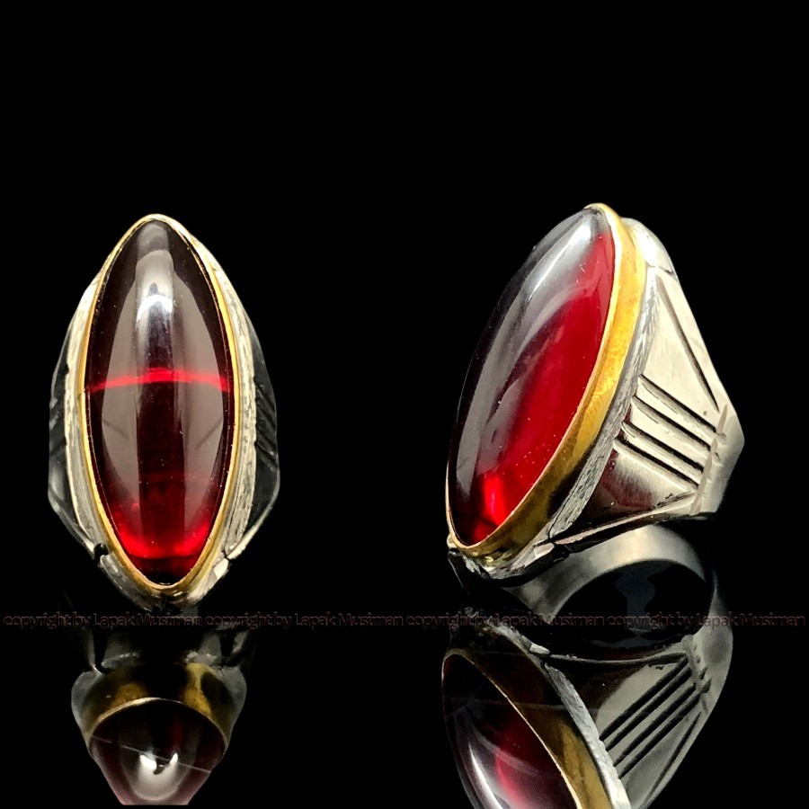 Cincin Pria Batu Merah Siam Emban Cangkang Pandan Baja Anti Karat