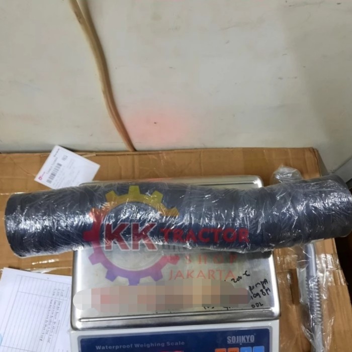 HOSE POMPA KE TANGKI OLI HIDROLIK SK200-6 YN30H01098P1 berkualitas