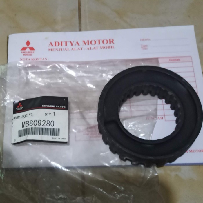 tatakan per shock breaker belakang lancer cedia CS3 CS5 ORIGINAL 1pcs