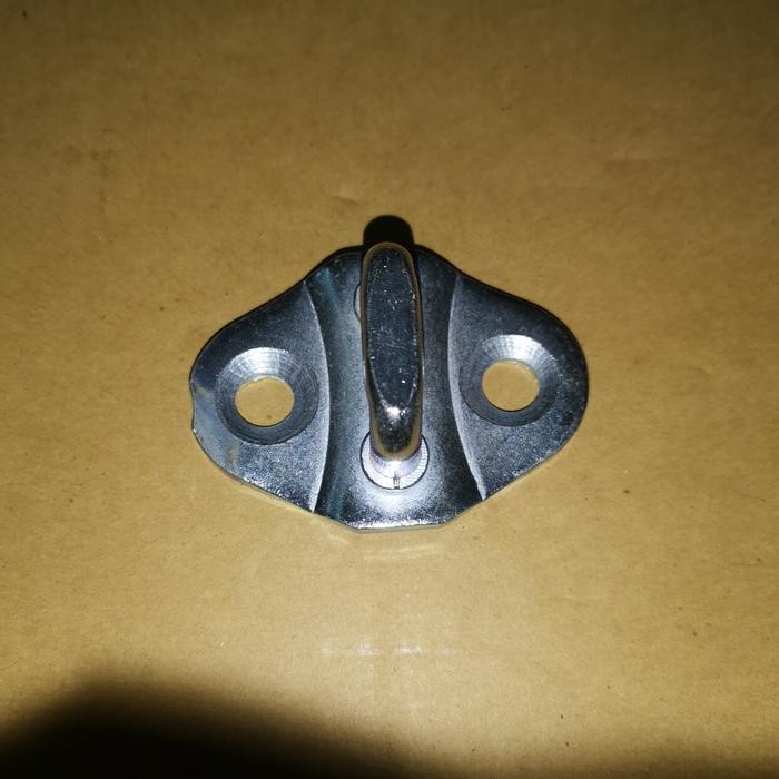 Striker pintu Taft/Feroza