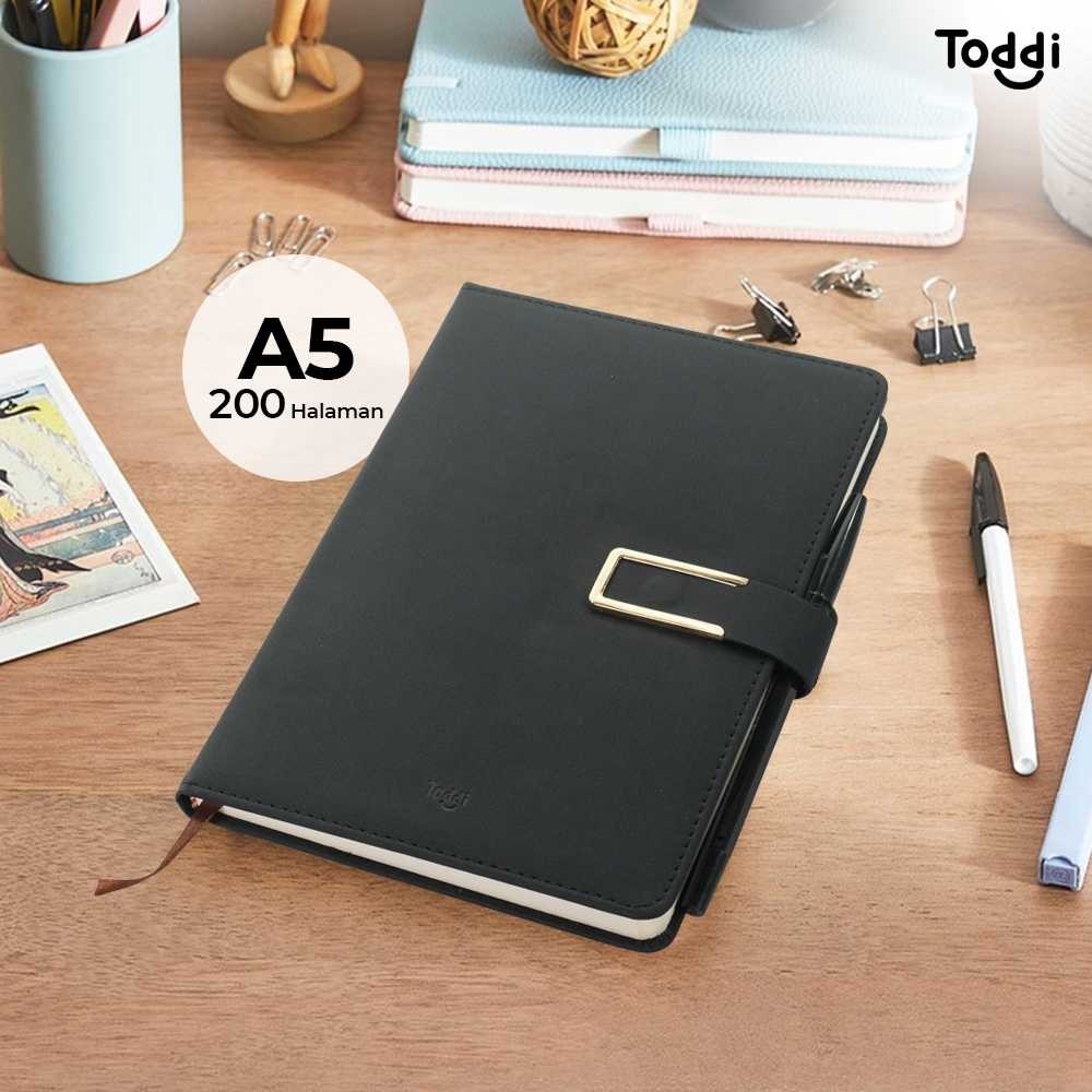 

Toddi Buku Jurnal Notebook Hardcover A5 72GSM 200 Halaman / Buku Catatan Jurnal Aesthetic / Binder Cover Kulit Anti Air Buku Catatan Sketsa Sketchbook Kerja Kantor Bisnis Harian Kuliah / Note book Buku Tulis Catatan Diary Agenda