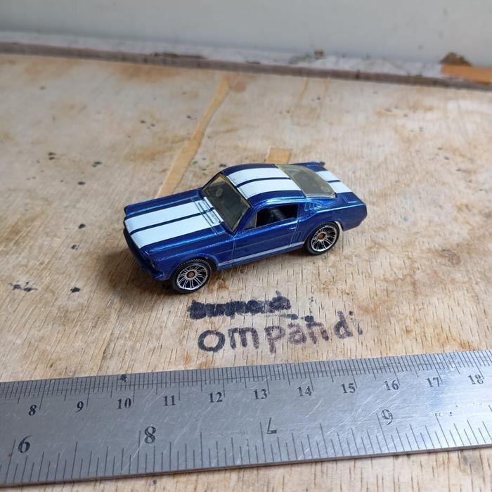 EO99 diecast matchbox Ford mustang