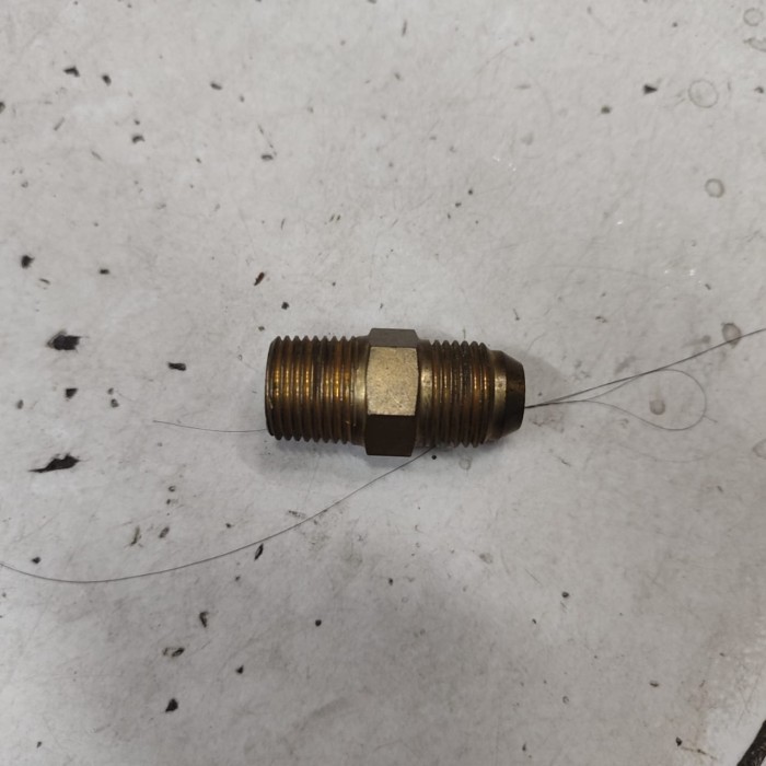 Male Conector 3/4" × 1/2" Kuningan
