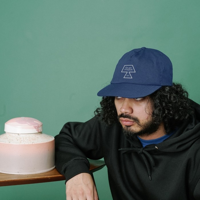 UNKL347 Topi Snapback Warna Navy Detail Simpel KALO